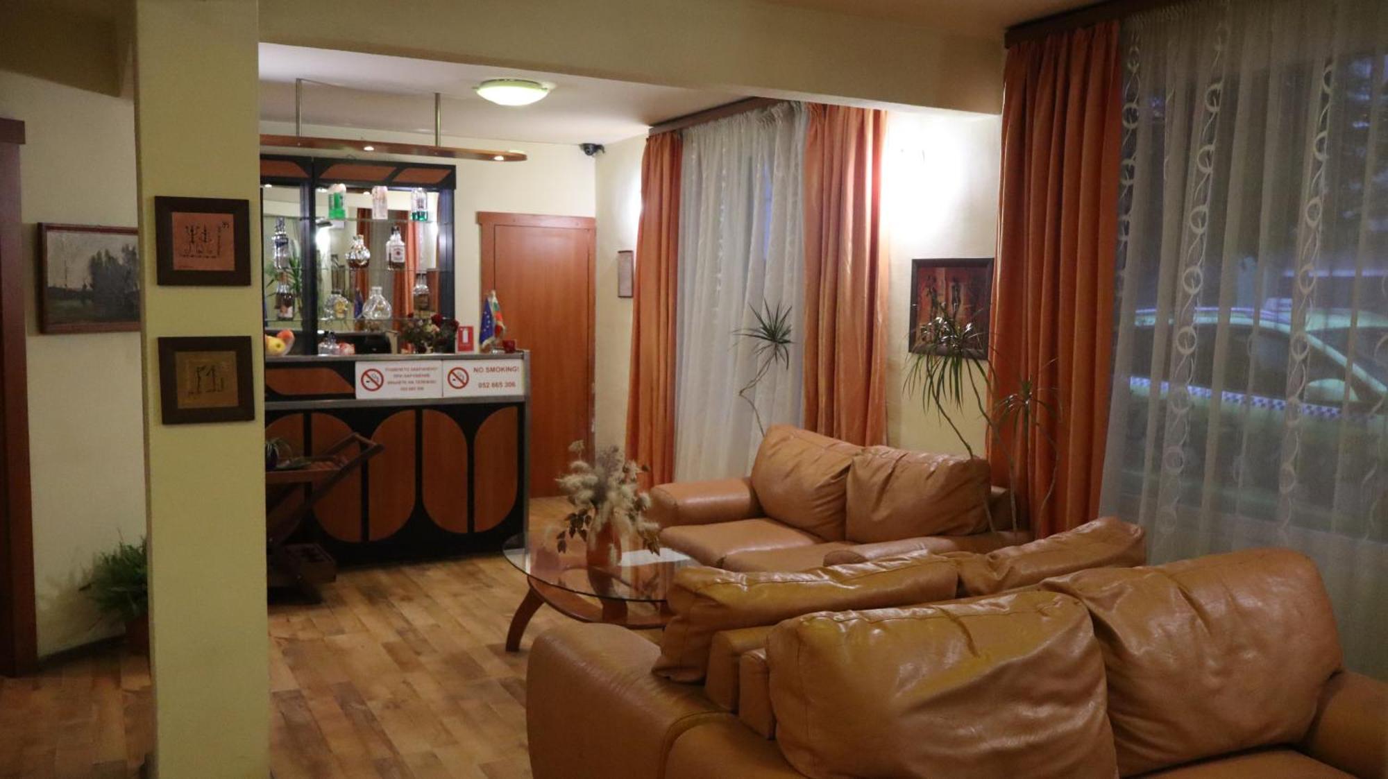 Hotel Palitra ヴァルナ エクステリア 写真