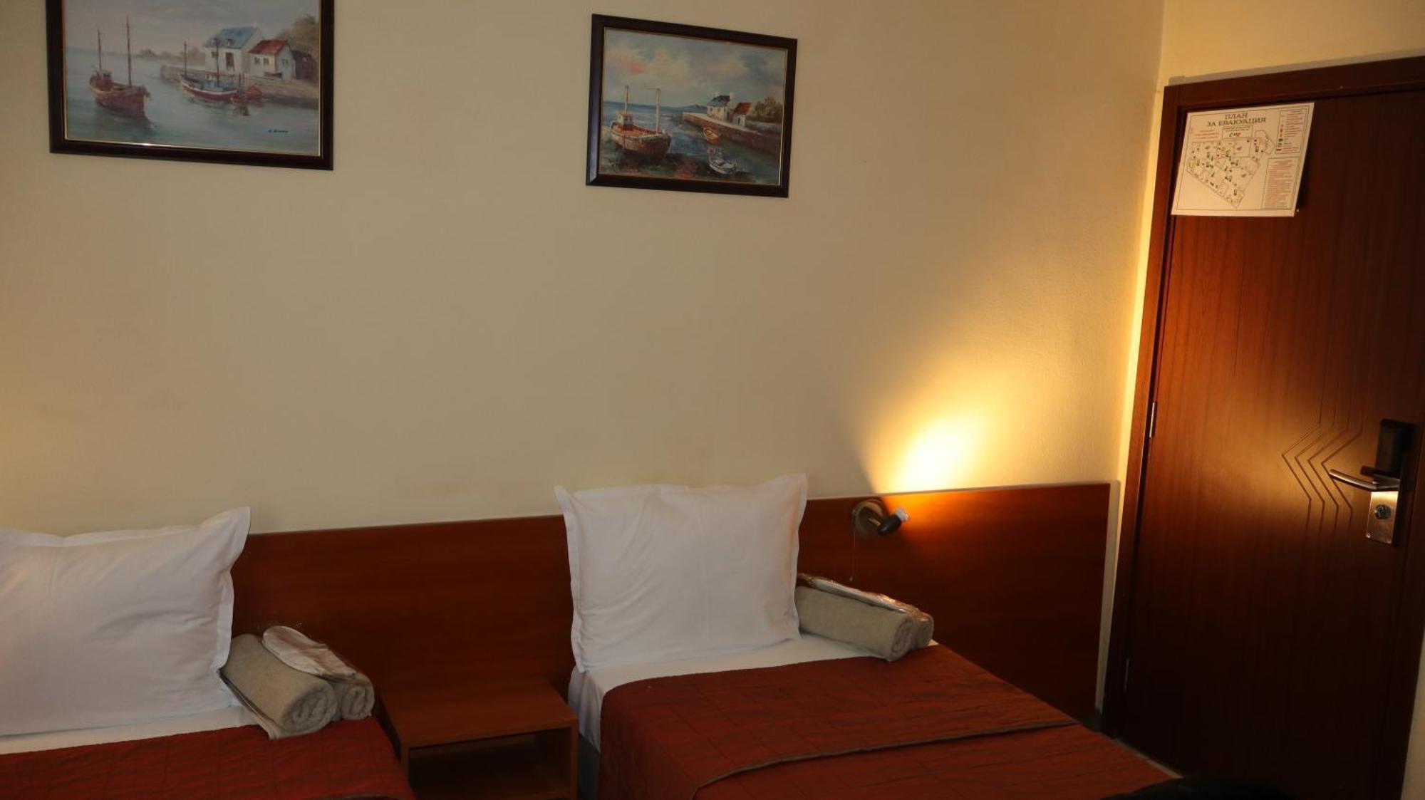 Hotel Palitra ヴァルナ エクステリア 写真