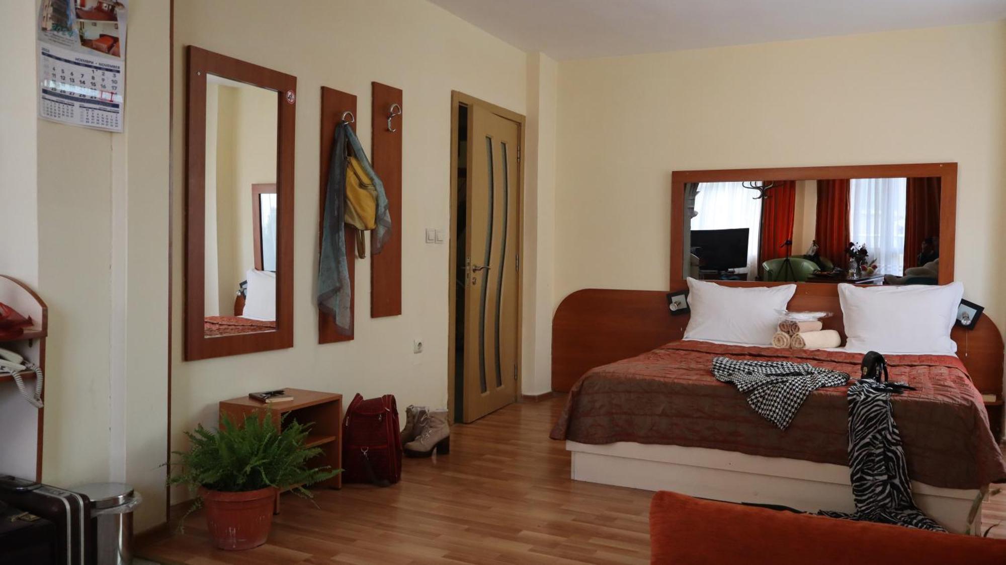 Hotel Palitra ヴァルナ エクステリア 写真